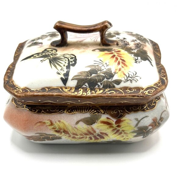 Vintage 40s Asian Art Porcelain Trinket Box Lidded Handle Floral Butterfly - Picture 2 of 13